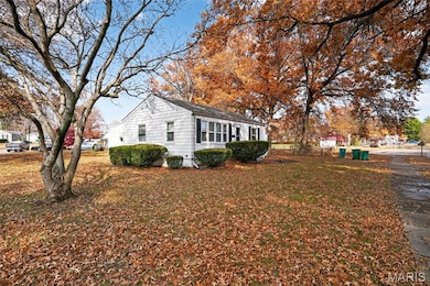 10129 Ashbrook Dr, Saint Louis, MO 63137 - photo 6