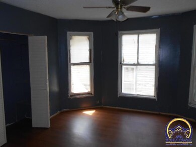 411 SW Buchanan St, Topeka, KS 66606 - photo 7