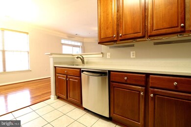 13109 Marcey Creek Rd, Herndon, VA 20171 - photo 4