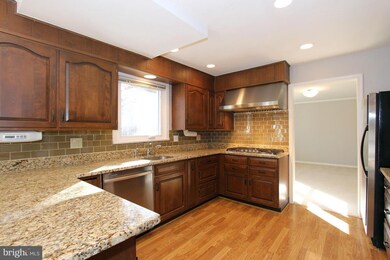 13708 N Gate Dr, Silver Spring, MD 20906 - photo 5