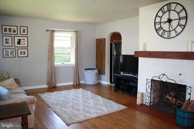 140 W Pine St, Palmyra, PA 17078 - photo 3