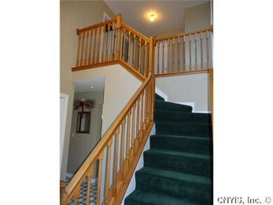 Foyer light and spacious entry!