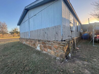 119 Theresa Dr, Graham, TX 76450 - photo 4