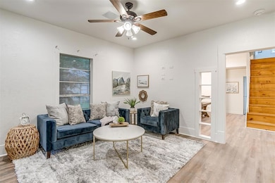 533 W Wilson St, Cleburne, TX 76033 - photo 6