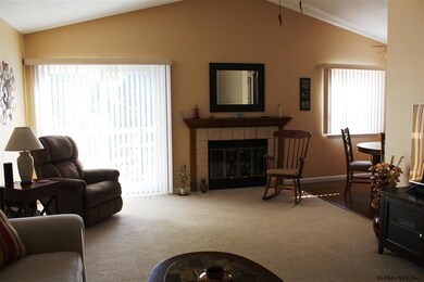 902 Cambridge Manor Dr unit Upper Unit, Schenectady, NY 12302 - photo 4