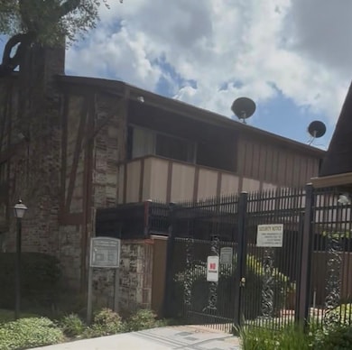 2574 Marilee Ln unit 18, Houston, TX 77057 - photo 3