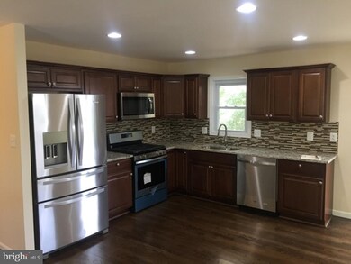 9003 Phyllis Dr, Clinton, MD 20735 - photo 6