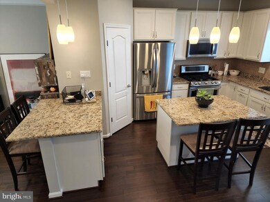 2374 Woodland Pond Ln, Herndon, VA 20171 - photo 5