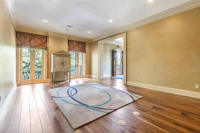 Living room with 2 balconies