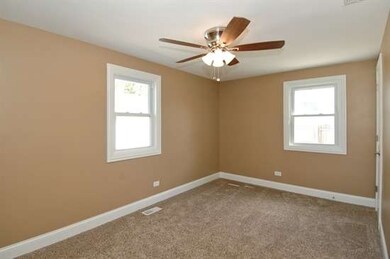 137 Pecos Cir, Carpentersville, IL 60110 - photo 6