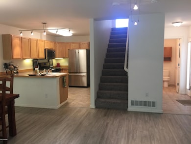 Kitchen & Entry