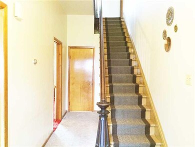 Entry/Foyer.