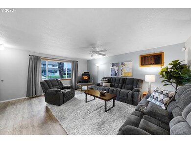 208 SW 11th Ave, Canby, OR 97013 - photo 4