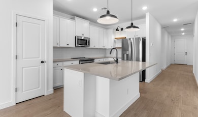 Kitchen with central island