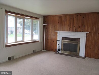 526 Crotzer Ave, Folcroft, PA 19032 - photo 2