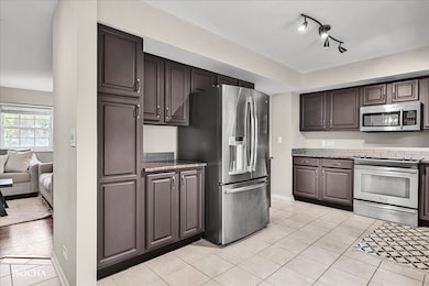 425 W Gartner Rd, Naperville, IL 60540 - photo 6