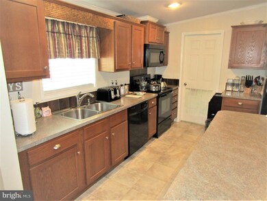 1504 Flanders Ln unit TRLR A, Harwood, MD 20776 - photo 4