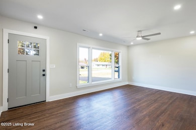 1040 W Crocus Dr, Radcliff, KY 40160 - photo 2