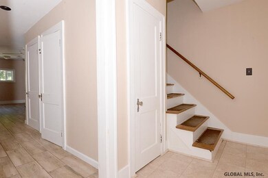 2089 Plum St, Schenectady, NY 12309 - photo 4