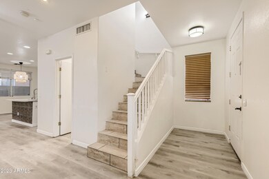 05 Foyer