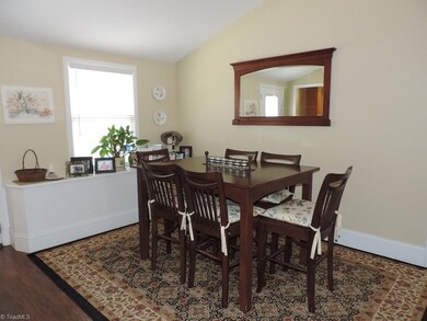 2217 Plainview Dr, High Point, NC 27265 - photo 7