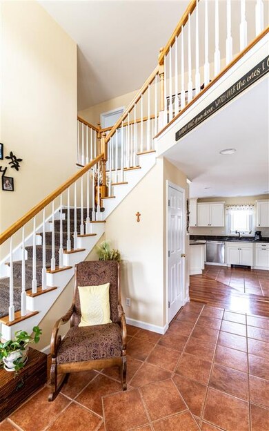 567 Longmeadow Dr, Shelburne, VT 05482 - photo 2