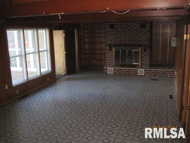 136 N Elliott St, Lincoln, IL 62656 - photo 3