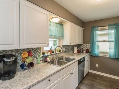 4123 39th Place, Des Moines, IA 50310 - photo 4