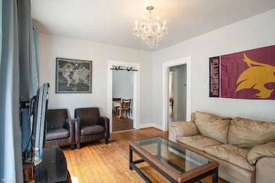 Living area with a chandelier, light wood-type fl