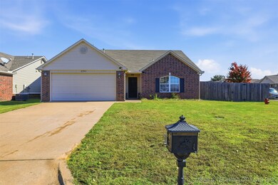 8993 S 257th East Place, Broken Arrow, OK 74014 - photo 2