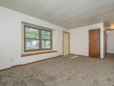 3313 SE 18th Ct, Des Moines, IA 50320 - photo 2