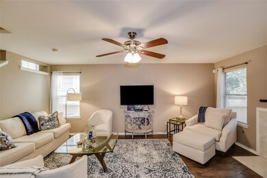 Living room - Staged photo