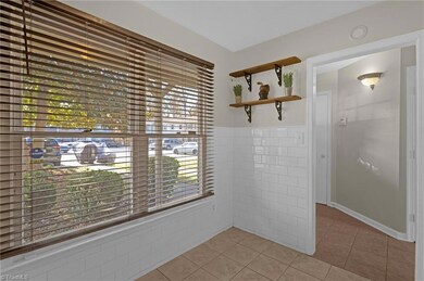 317 W Montcastle Dr unit D, Greensboro, NC 27406 - photo 6