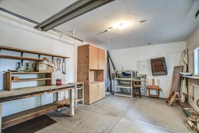 GARAGE_WORK ROOM
