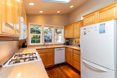 5870 Hacienda Ave, Gleneden Beach, OR