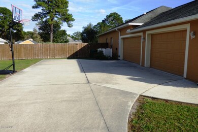 Parking for guests & Basketball Hoop