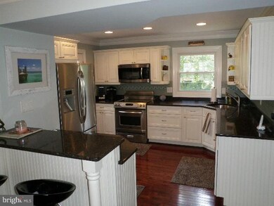 1427 Thies Dr, Pasadena, MD 21122 - photo 2