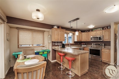 Kitchen with snack bar