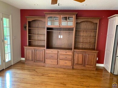 4212 SW Lincolnshire Rd, Topeka, KS 66610 - photo 5