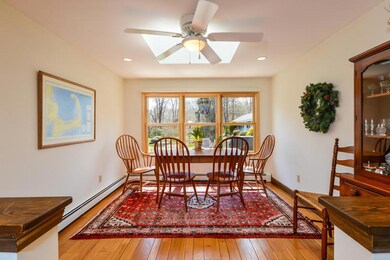 008-Dining_Room-3994916-small