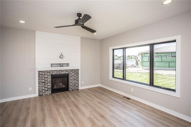 8004 NW 95th Cir, Johnston, IA 50131 - photo 3