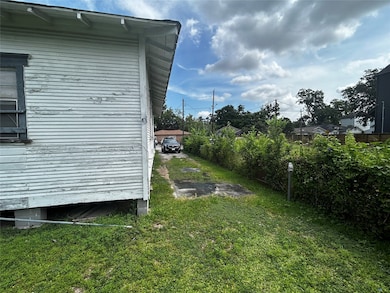 210 E 37th St, Houston, TX 77018 - photo 5