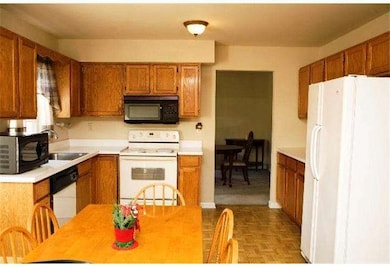 405 Kilarney Way, Royersford, PA 19468 - photo 5