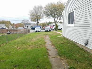 7 Bristol Rd unit A, Middletown, RI 02842 - photo 4