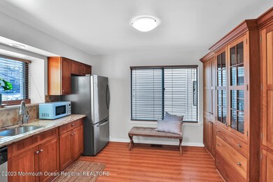 9 Clavendon Ct Middletown-large-007-007-