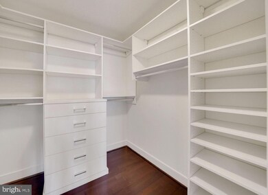 The Columbia Residences unit 908, Washington, DC 20037 - photo 6