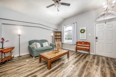 1719 Falcon Dr, Corinth, TX 76210 - photo 5