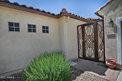 6720 W Desert Blossom Way-large-006-050-