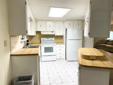 326 Martin Dr, Lakeland, FL 33809 - photo 6