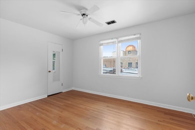 unlisted-address, Chicago, IL 60613 - photo 4